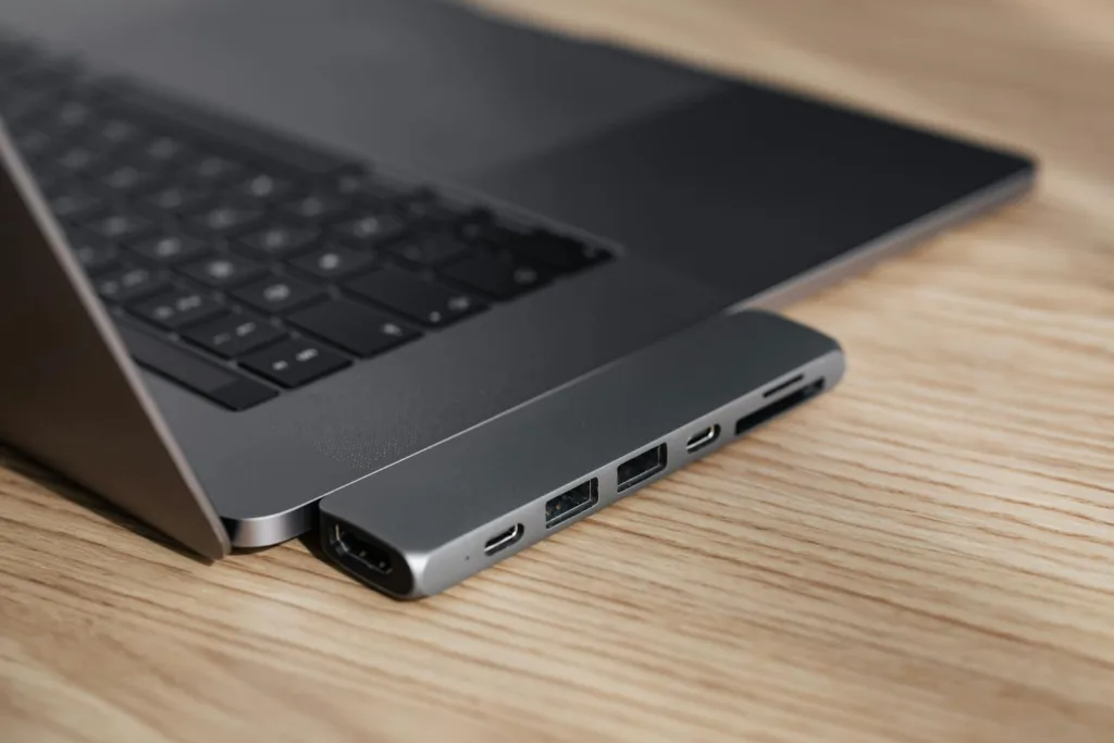 Expanding Connectivity with Multi-Port Hubs and Docking Stations